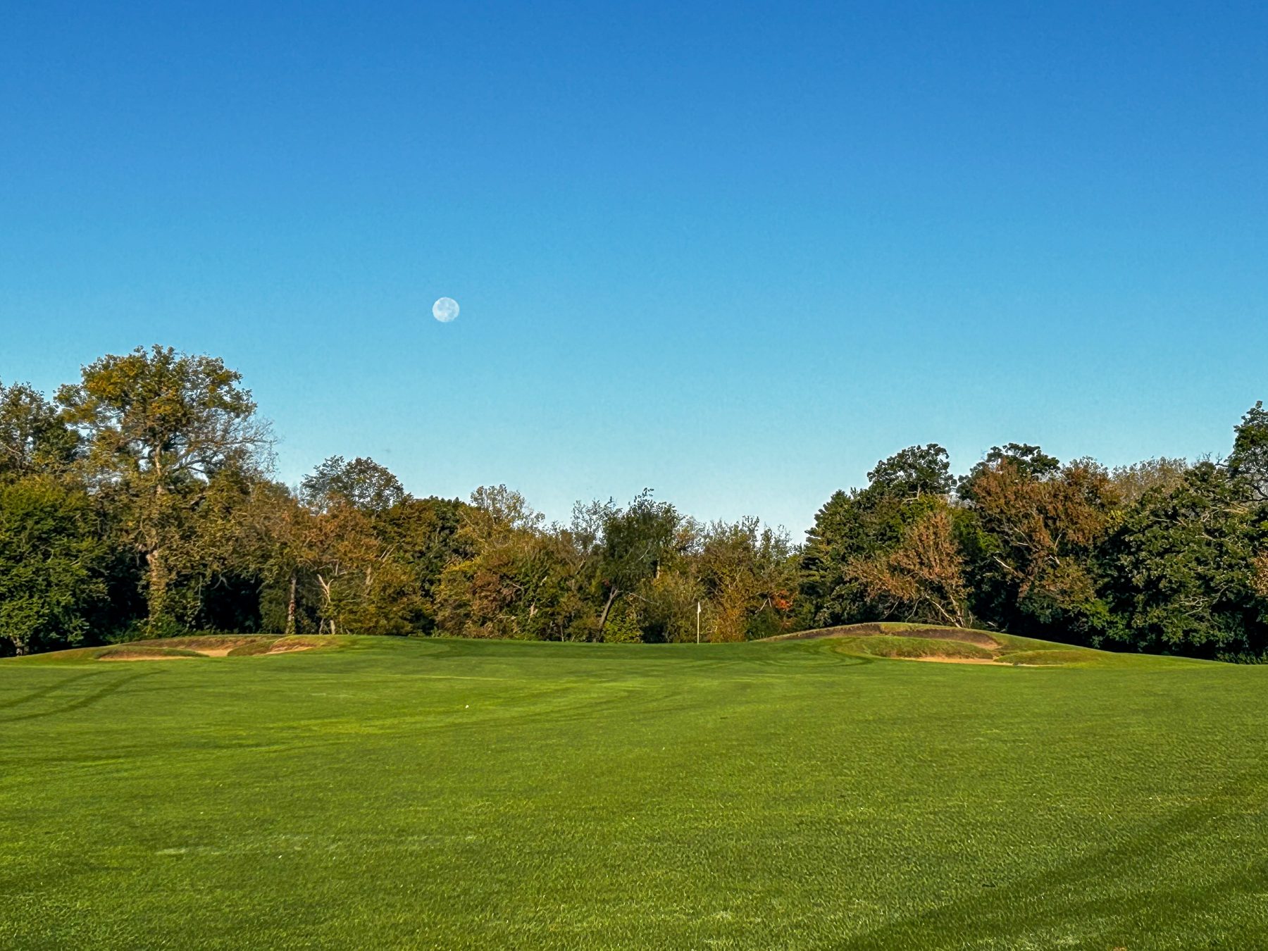 11th green w moon
